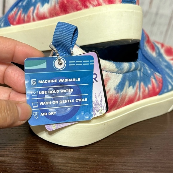 SKECHERS MEMORY FOAM red white & blue tie dye Canvas Slip ons 7.5 NWT - Picture 12 of 16